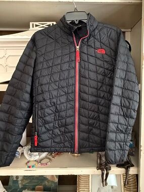 The North Face kids Large 14-16 black quilted coat black red